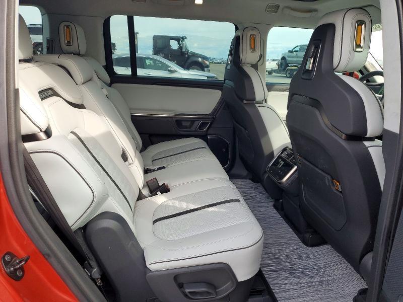 2024 Rivian R1S Adventure