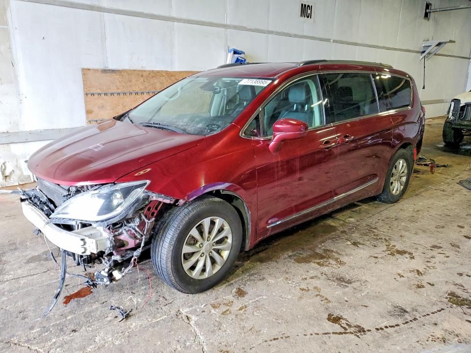 2017 Chrysler Pacifica Touring l