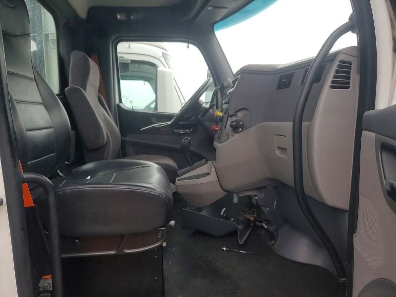 2016 Peterbilt 579 Semi Truck