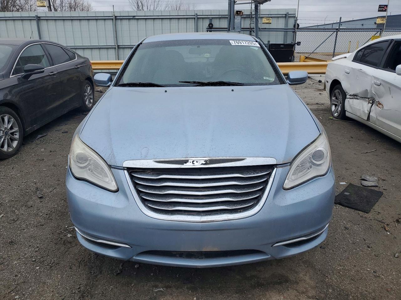 2013 Chrysler 200 lx