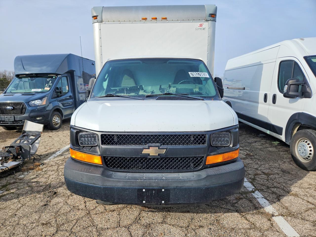 2017 Chevrolet Express BOX Truck
