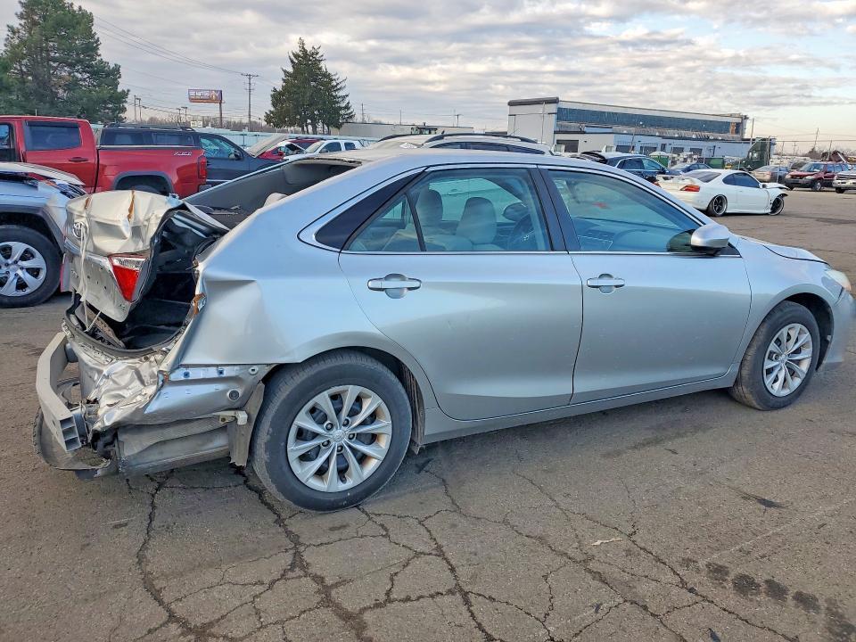 2015 Toyota Camry le
