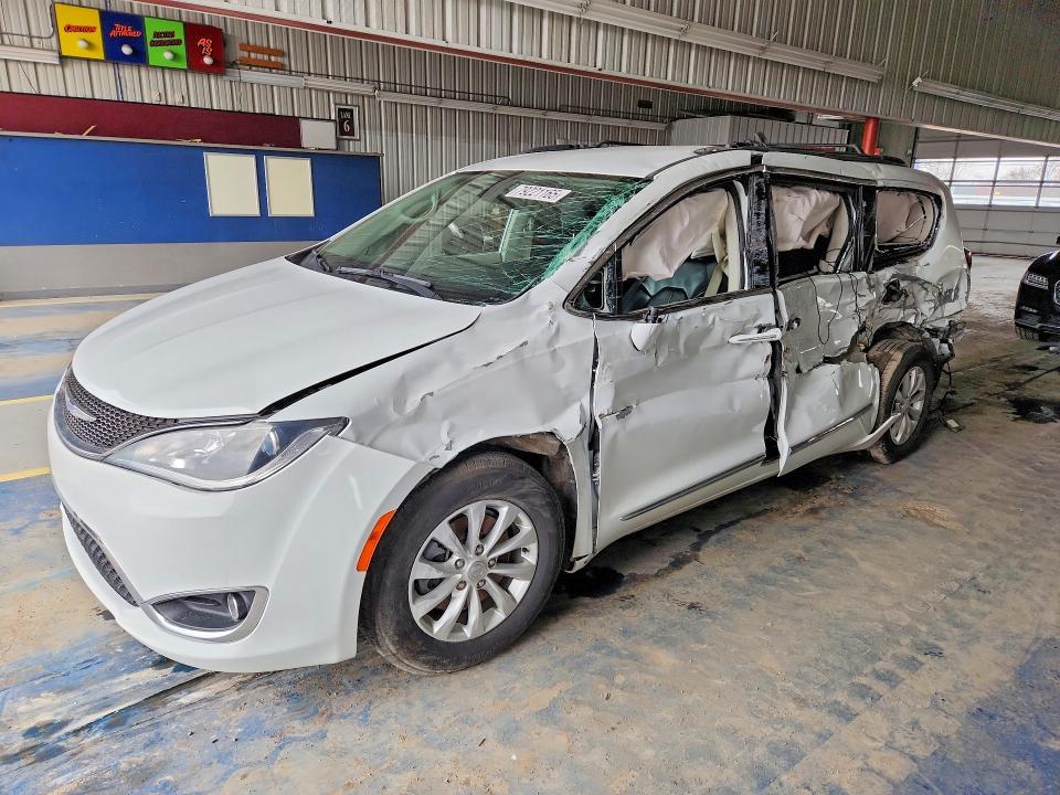2019 Chrysler Pacifica Touring l