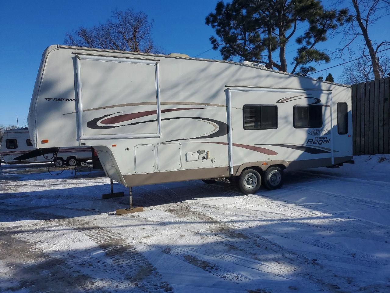 2005 Fleetwood Prowler Regal 305RLD