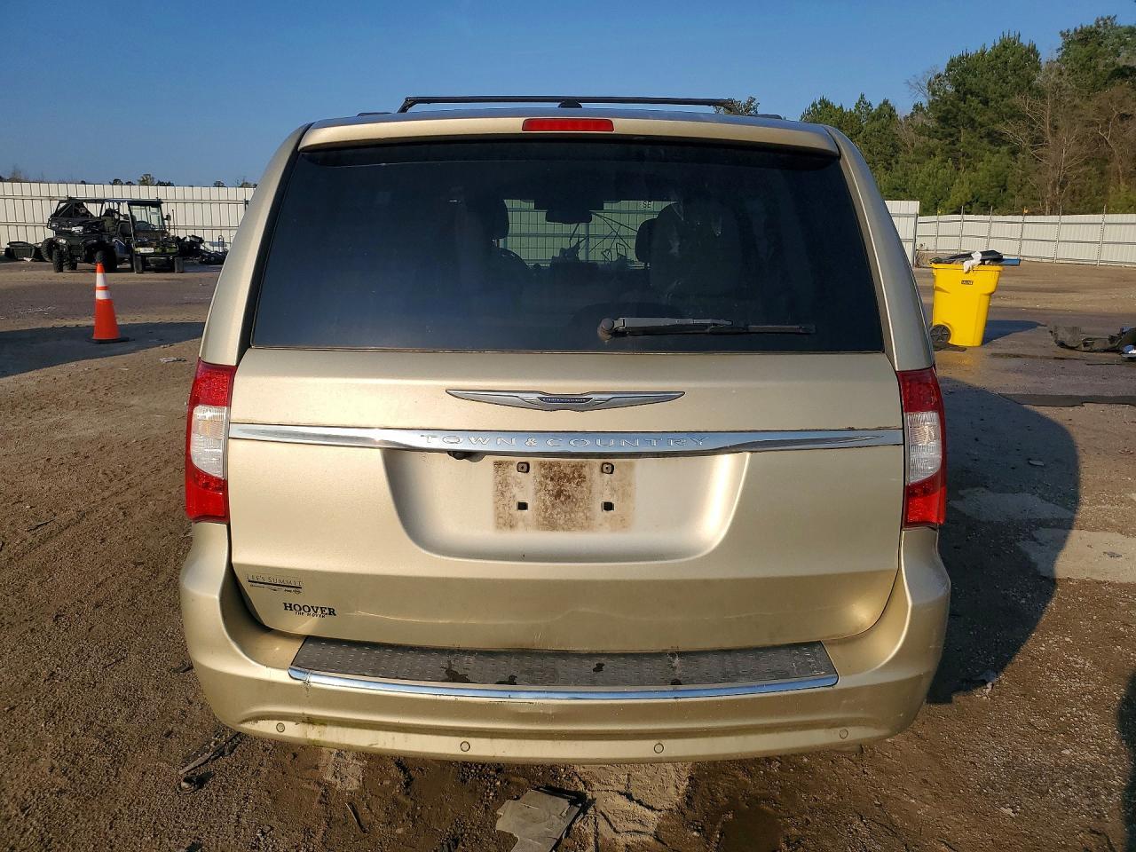 2012 Chrysler Town & Country Touring l