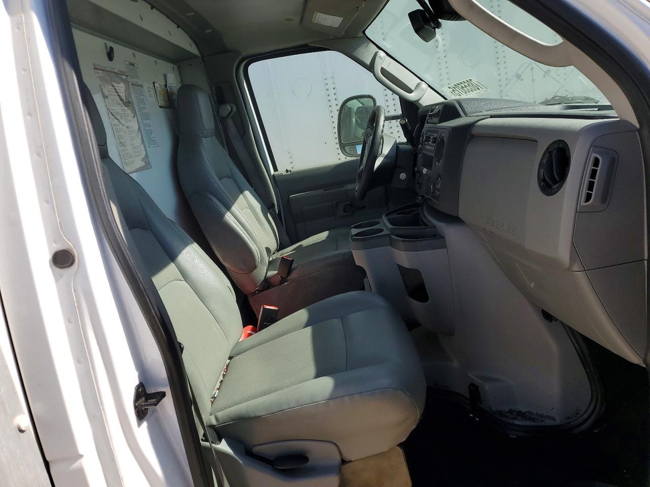 2022 Ford E350 BOX Truck