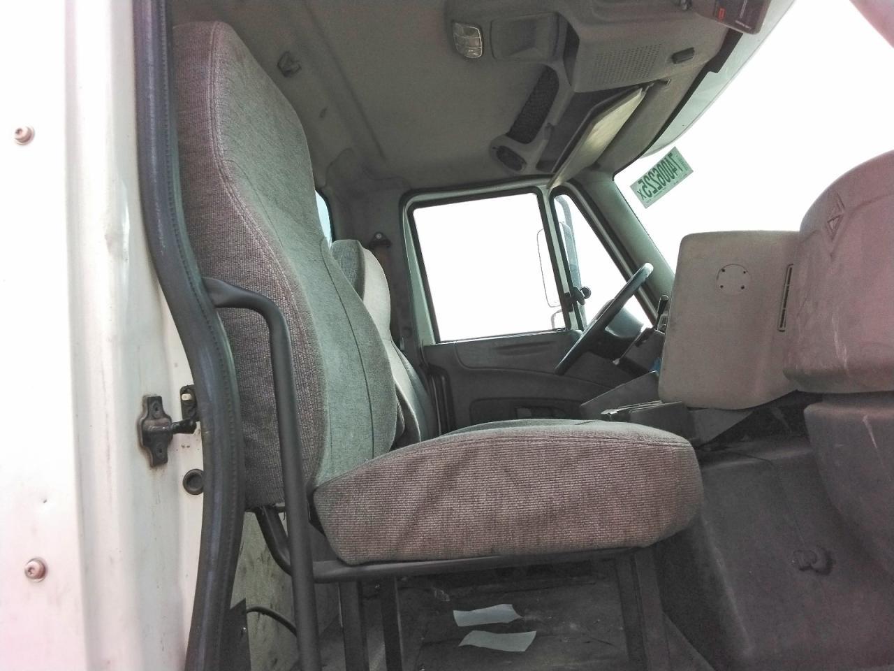 2016 International 8600 Semi Truck