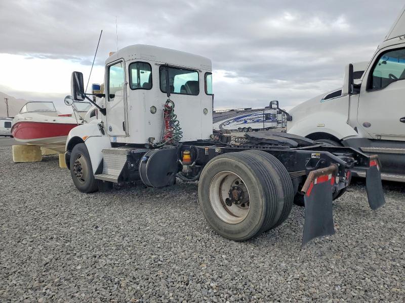 2015 Kenworth T300 Semi Truck