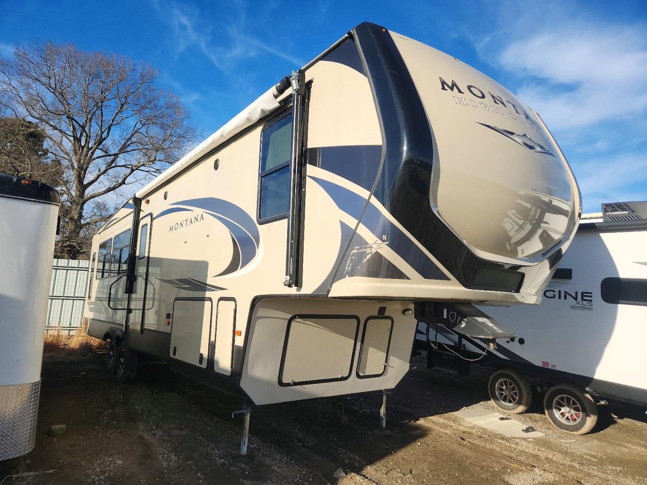 2019 Keystone Montana Camper