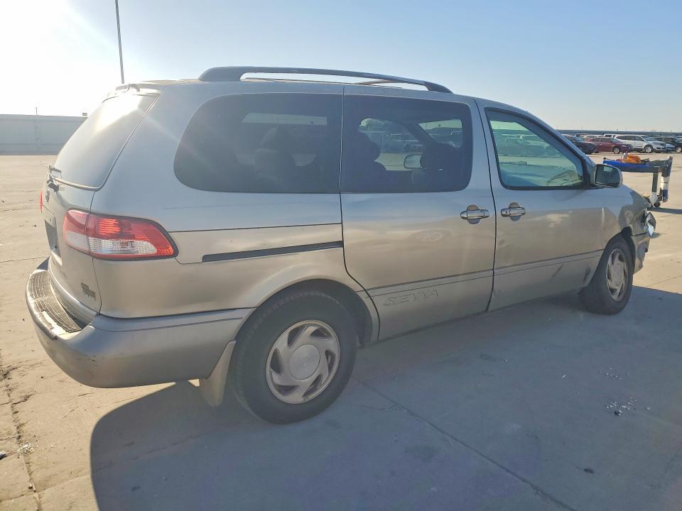 2003 Toyota Sienna le