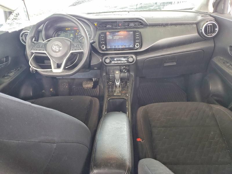 2021 Nissan Kicks sv