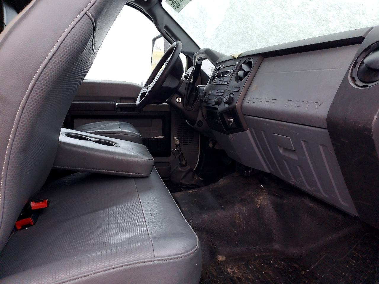 2017 Ford F650 Super Duty BOX Truck
