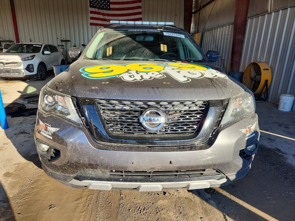 2020 Nissan Pathfinder sv