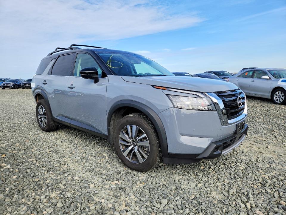 2025 Nissan Pathfinder sl