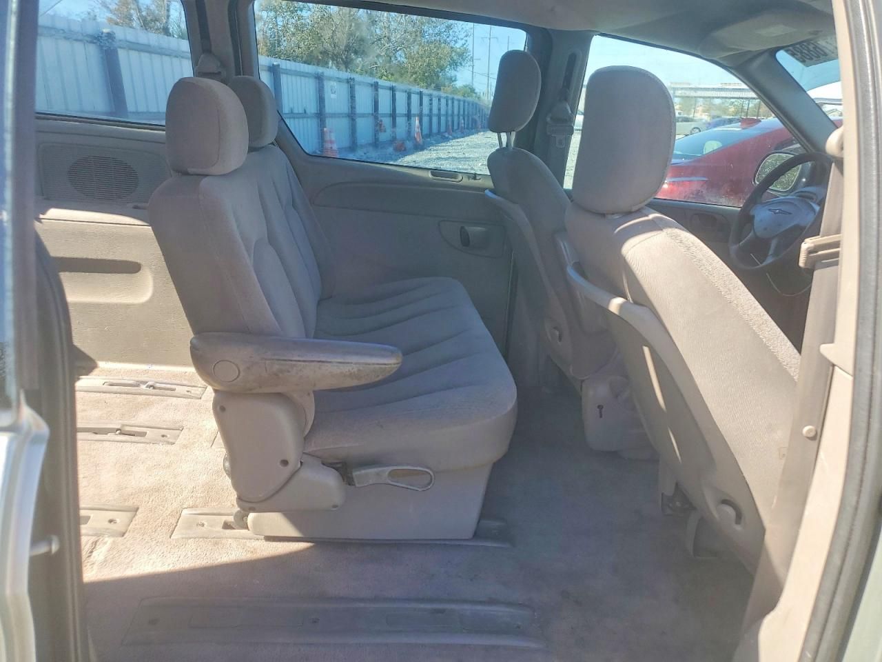 2003 Chrysler Voyager