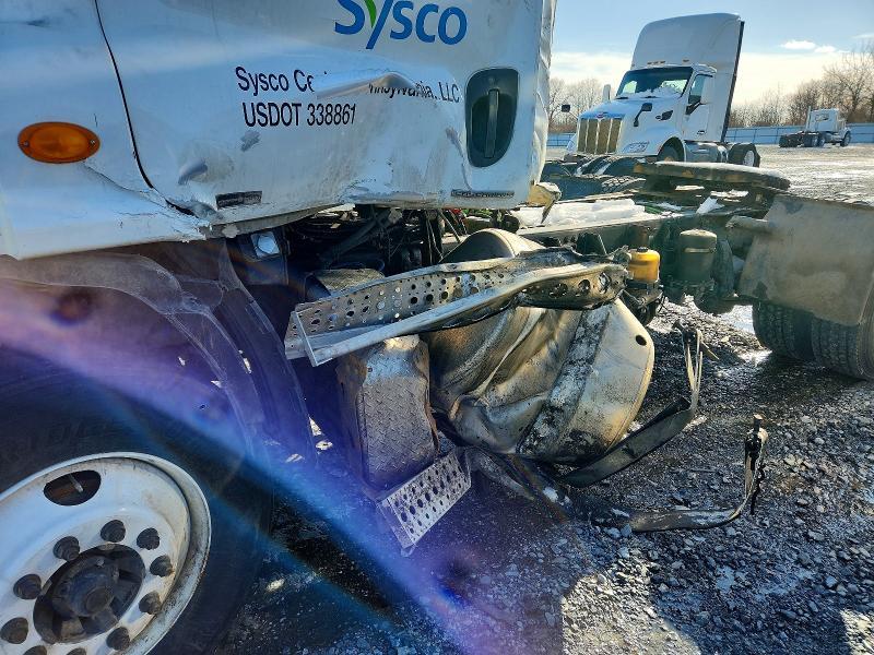 2012 Freightliner Cascadia Semi Truck
