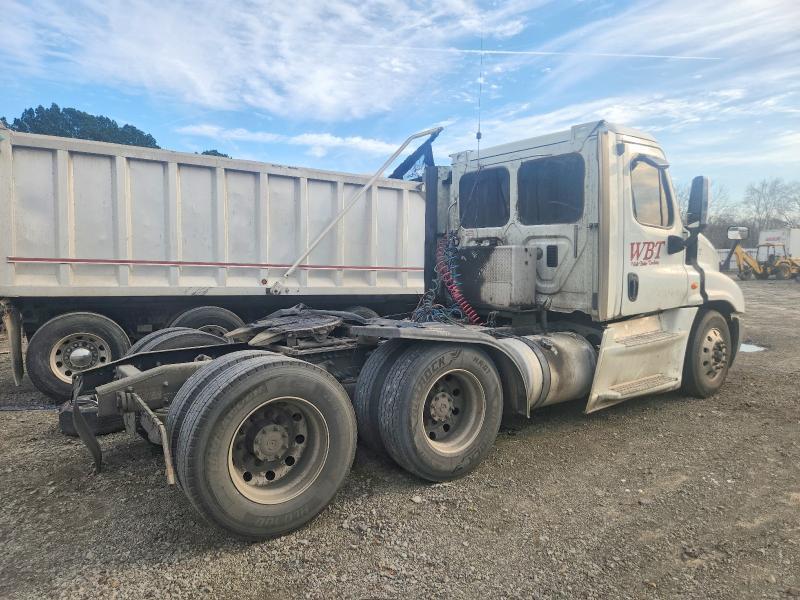 2016 Freightliner Cascadia 125 Semi Truck