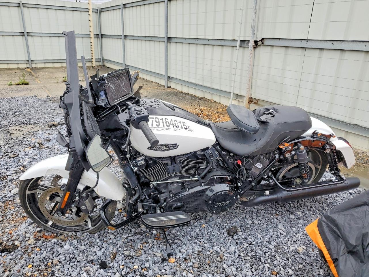 2025 Harley-Davidson Flhx