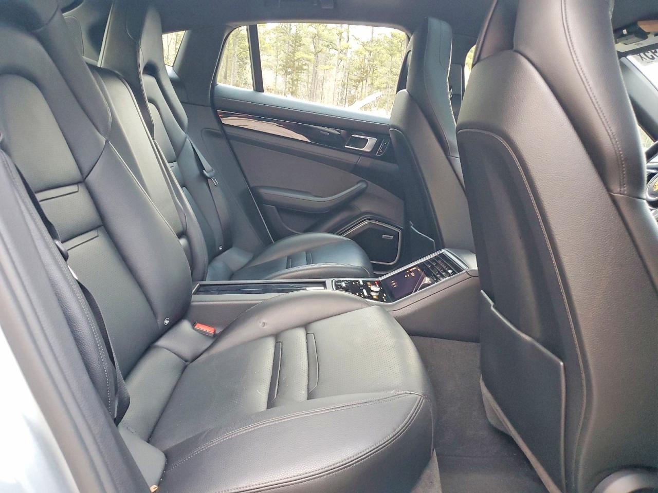 2018 Porsche Panamera 4