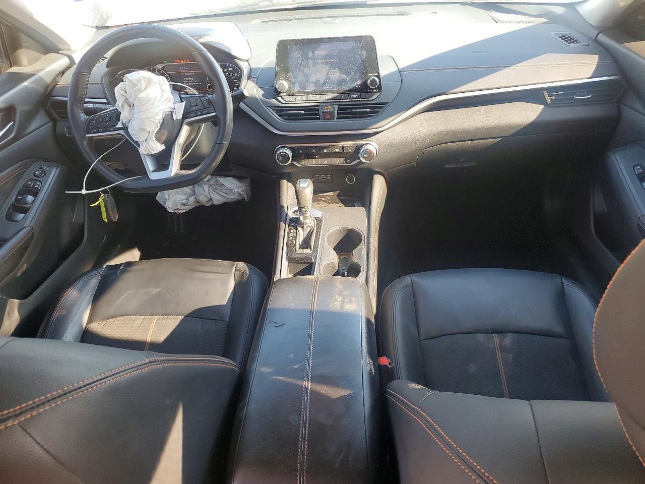 2020 Niss Altima