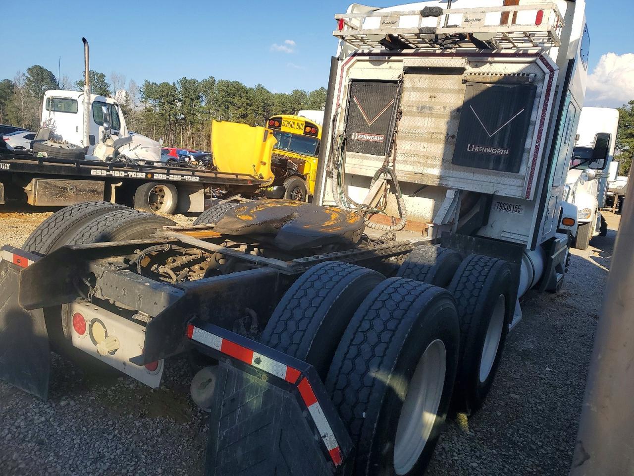 2005 Kenworth T600 Semi Truck