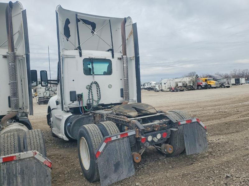 2015 Kenworth T680 Semi Truck