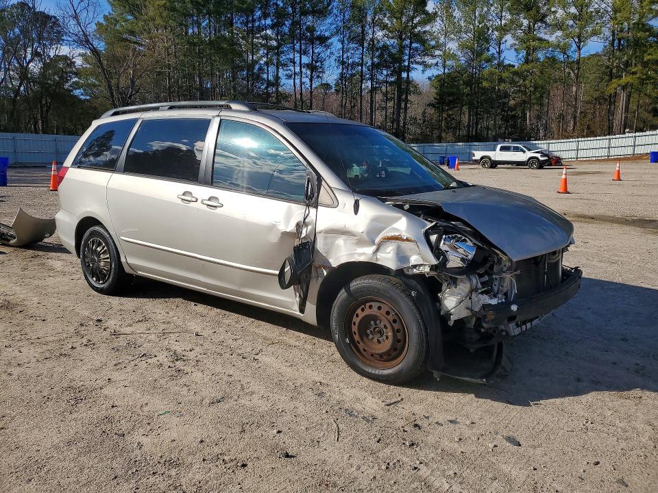 2005 Toyota Sienna le 7 Passenger