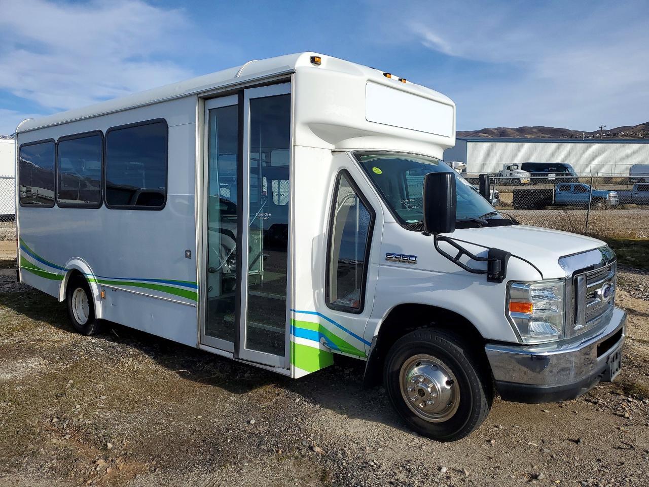 2016 Ford E450 Shuttle Bus