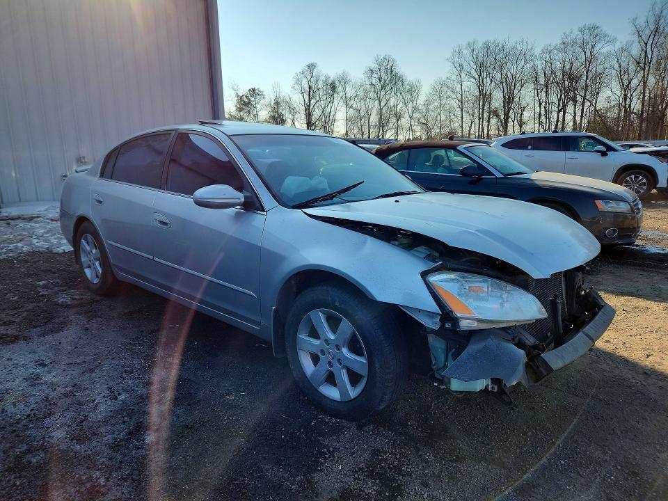 2003 Niss Altima