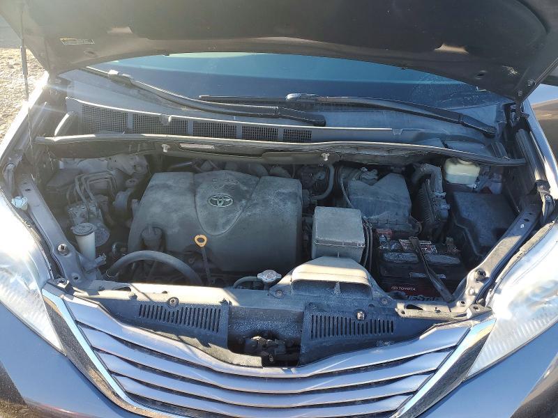 2017 Toyota Sienna xle 8-passenger