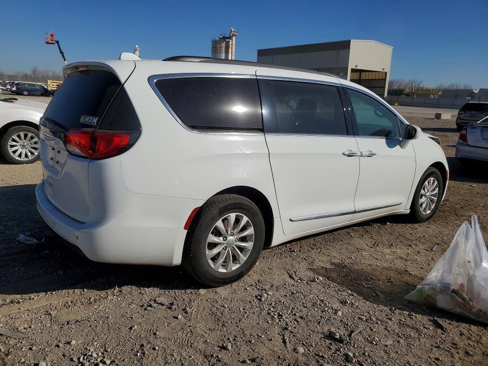 2017 Chrysler Pacifica Touring l