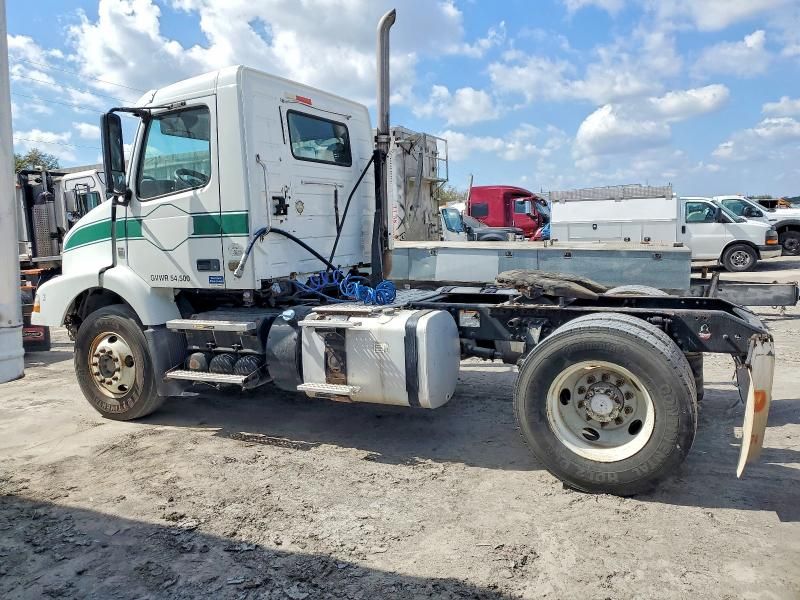 2012 Volvo VNM Semi Truck