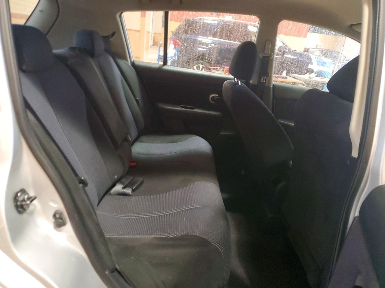 2010 Nissan Versa s