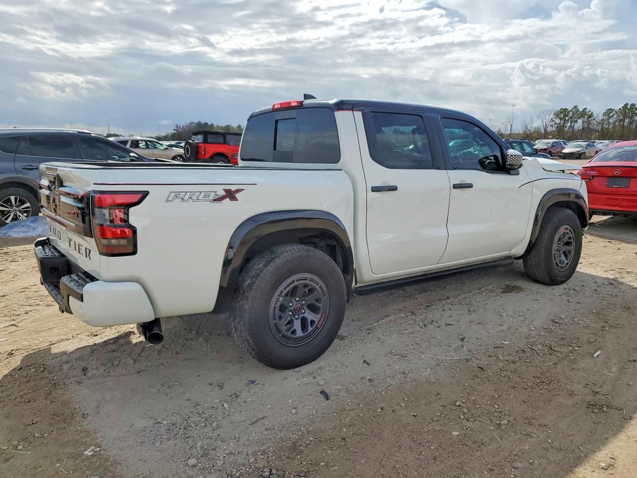 2025 Nissan Frontier s