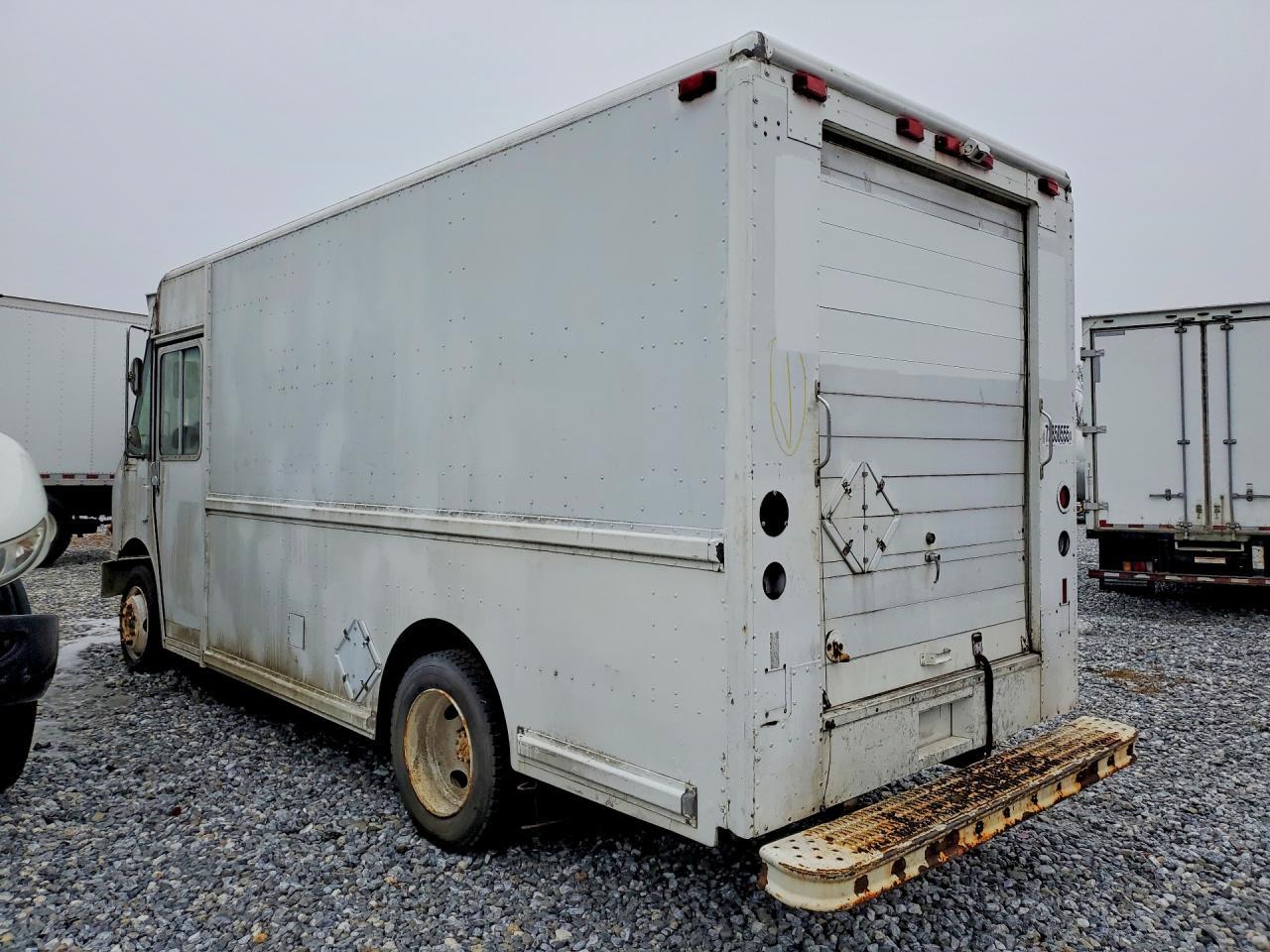 1999 Freightliner MT45 Delivery Truck