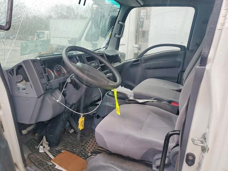 2017 Isuzu NRR BOX Truck