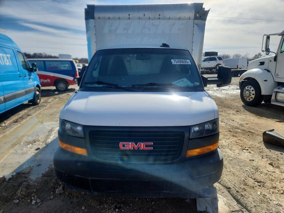 2023 GMC Savana Cut-box Truck