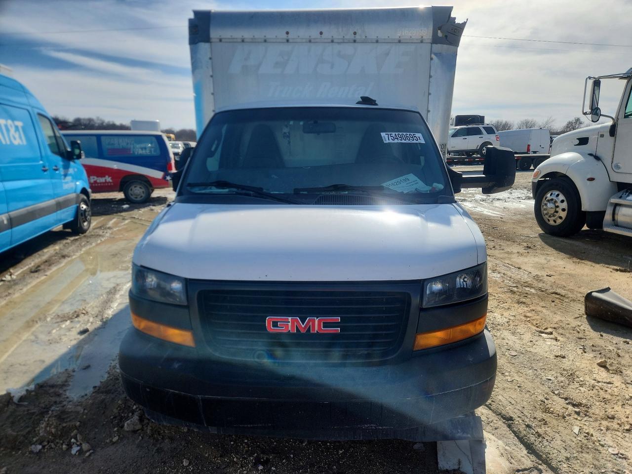 2023 GMC Savana CUT-BOX Truck