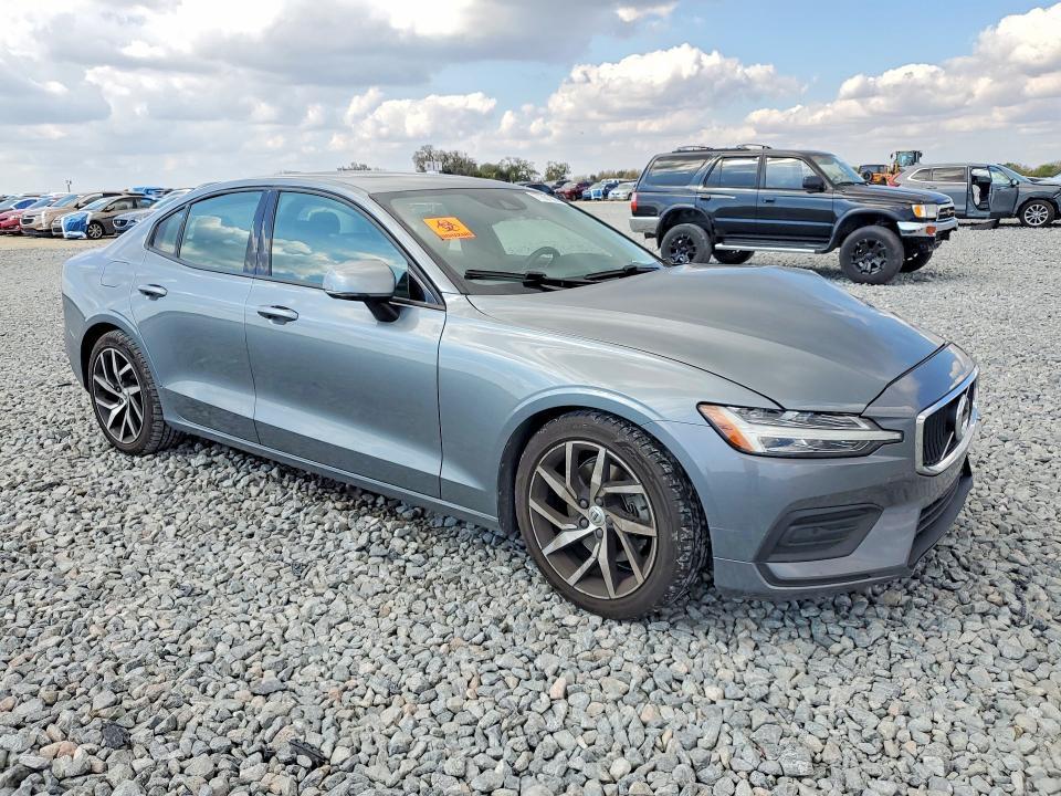 2020 Volvo S60 T5 Momentum