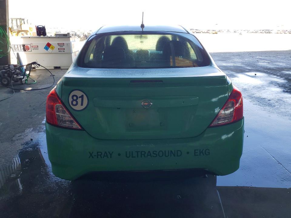 2018 Niss Versa s