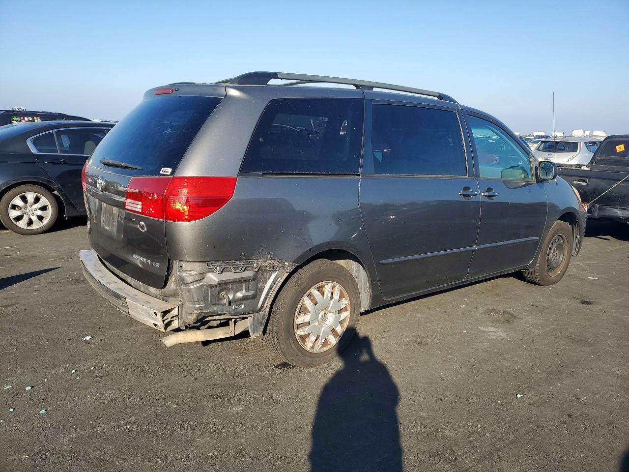 2004 Toyota Sienna ce