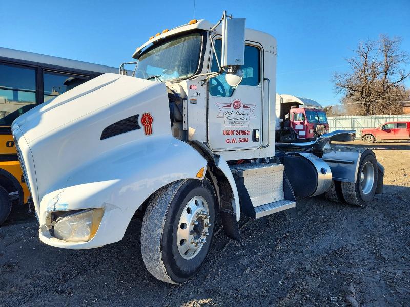 2017 Kenworth T300 Semi Truck