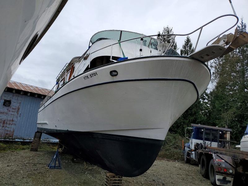 1981 Marine Trader Boat