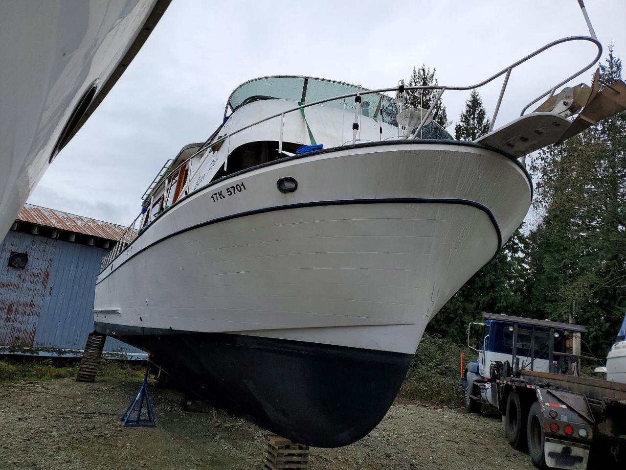 1981 Marine Trader Boat