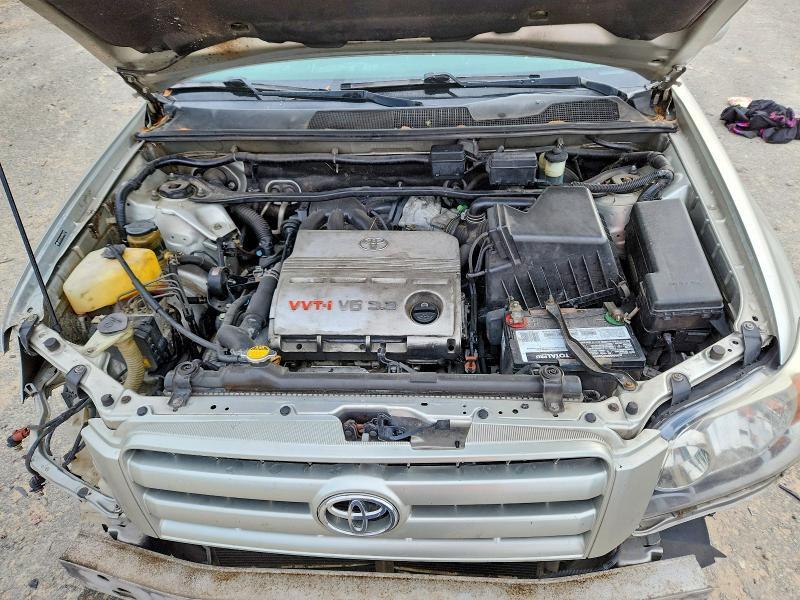 2004 Toyota Highlander Base