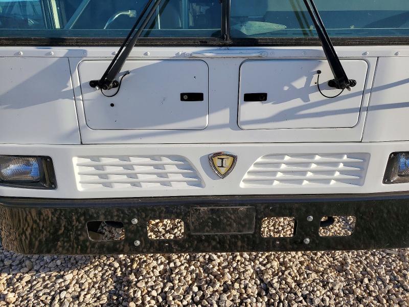 2016 Ic Corporation 3000 RE 7.6L V-6 Diesel
