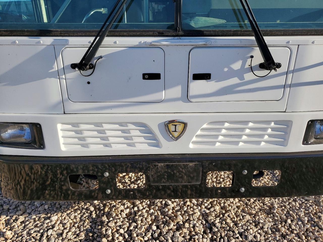 2016 Ic Corporation 3000 RE 7.6L V-6 Diesel