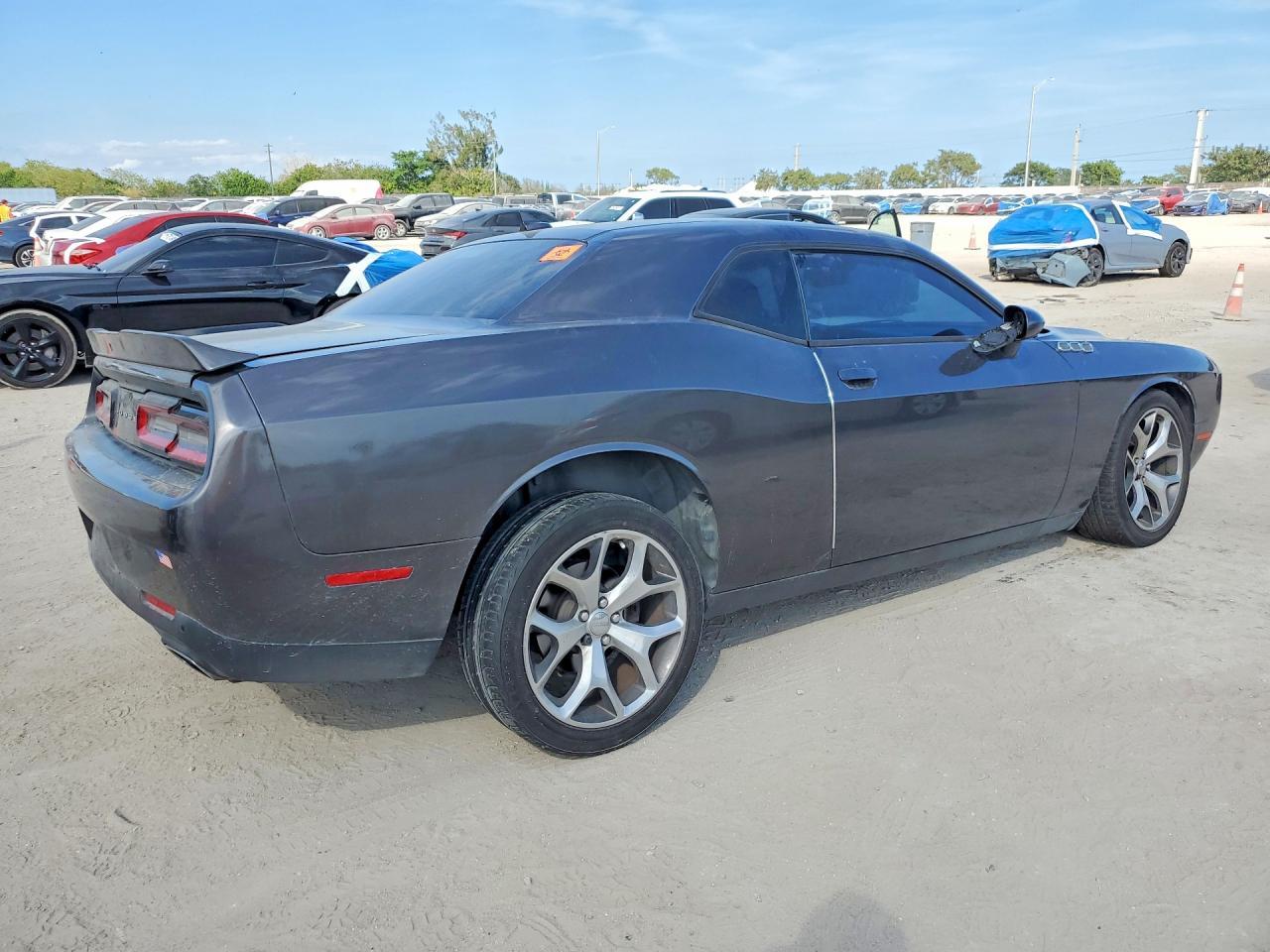 2015 Dodge Challenger sxt Plus