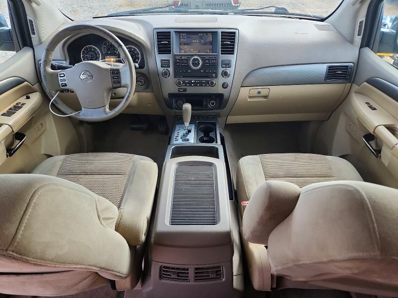 2011 Nissan Armada sv