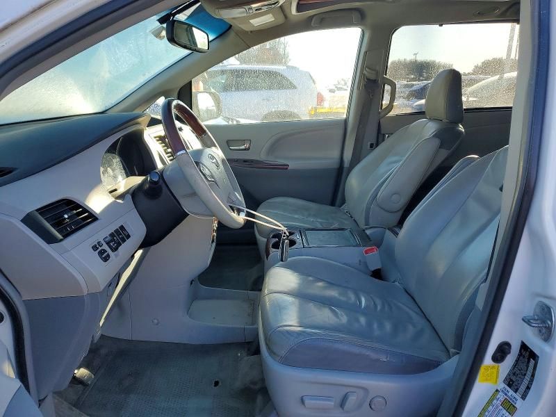 2013 Toyota Sienna xle